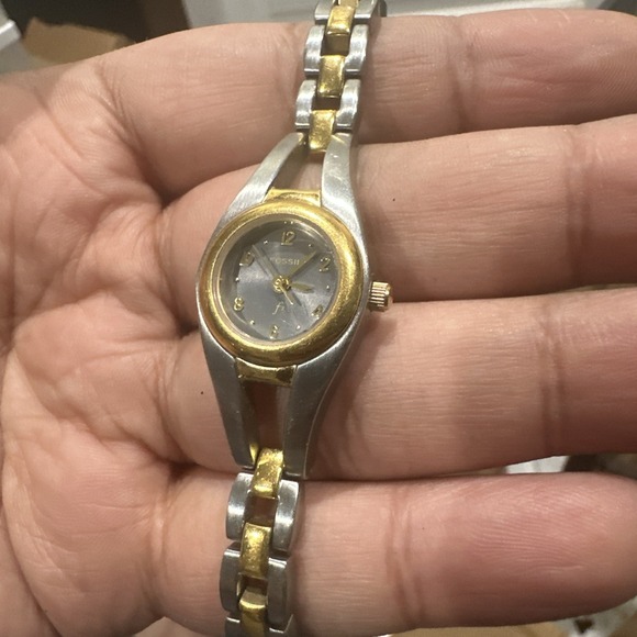 Working Fossil f2 ES-9069 Two Tone 19mm Gray Dial Womens Dainty Watch Fit 6in - Picture 1 of 11